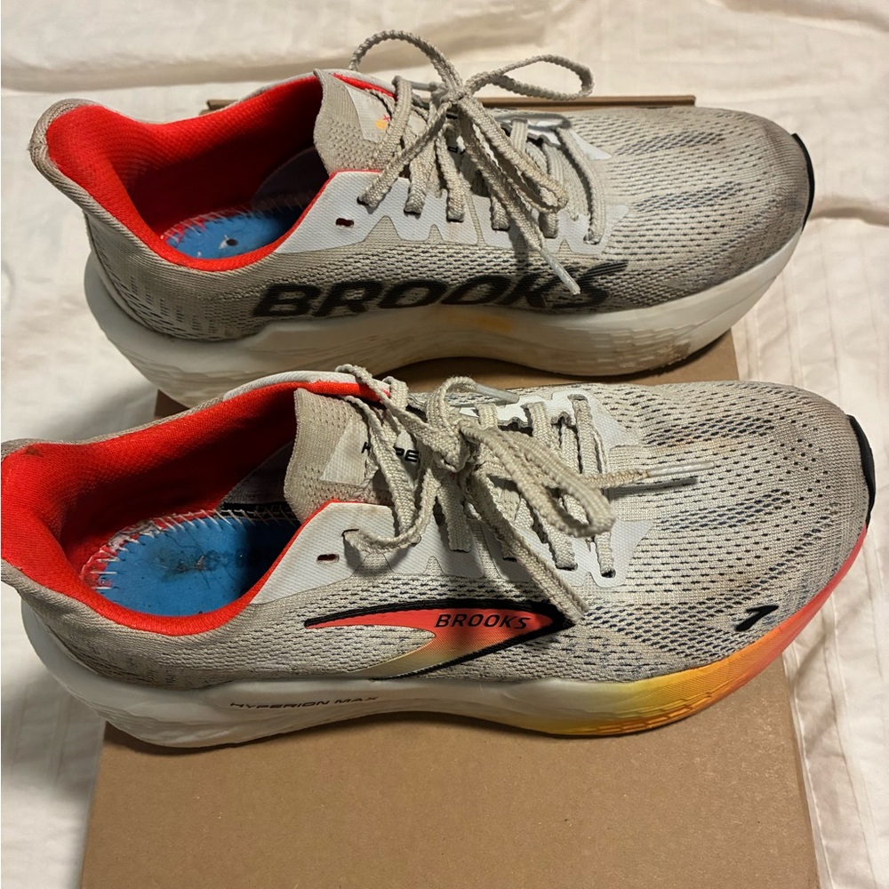 WOMEN'S BROOKS HYPERION MAX 2